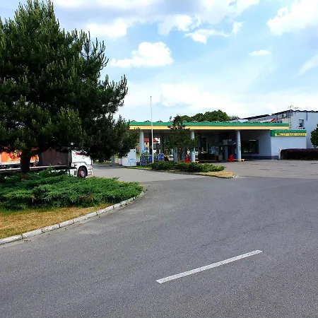Motel Na Stacji Paliw *